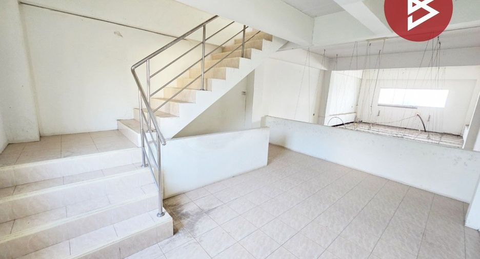 Local comercial en venta de 2 habitaciones en Mueang Nakhon Pathom, Nakhon Pathom
