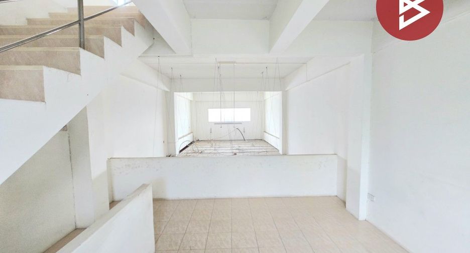 Local comercial en venta de 2 habitaciones en Mueang Nakhon Pathom, Nakhon Pathom