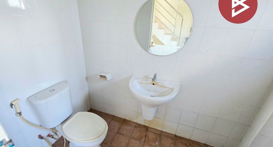 Local comercial en venta de 2 habitaciones en Mueang Nakhon Pathom, Nakhon Pathom