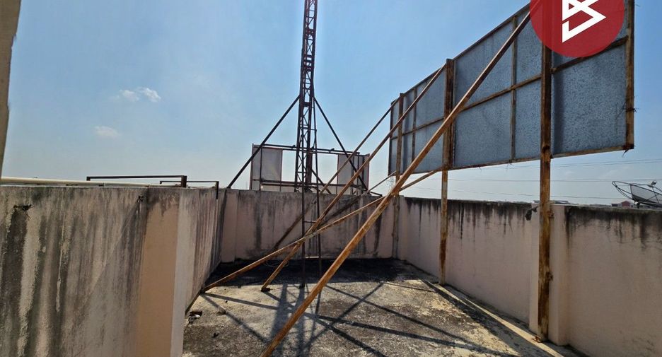Local comercial en venta de 2 habitaciones en Mueang Nakhon Pathom, Nakhon Pathom