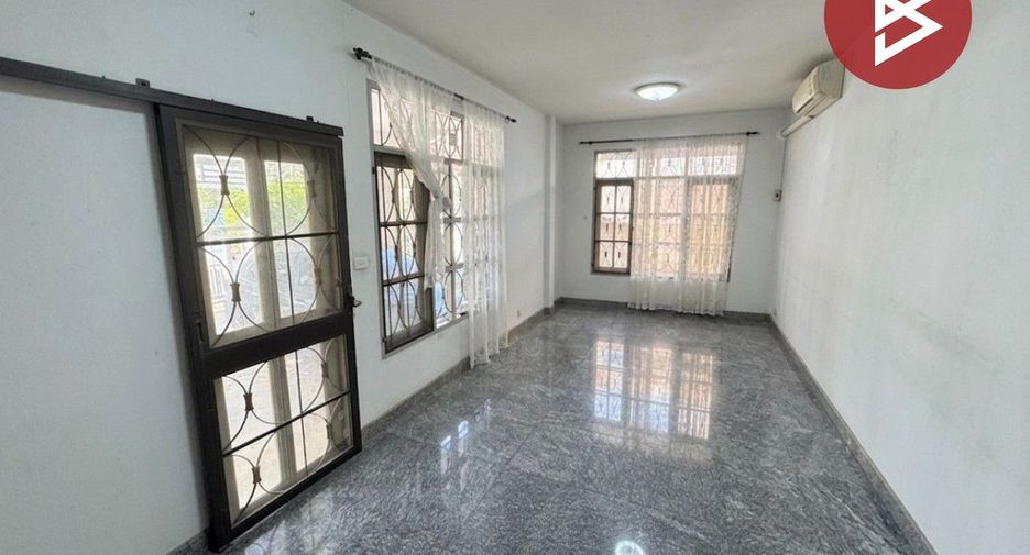 For sale 4 bedrooms house in Mueang Nonthaburi, Nonthaburi