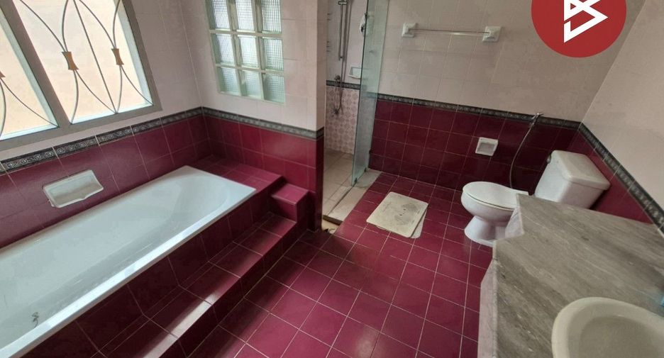 For sale 4 bedrooms house in Mueang Nonthaburi, Nonthaburi