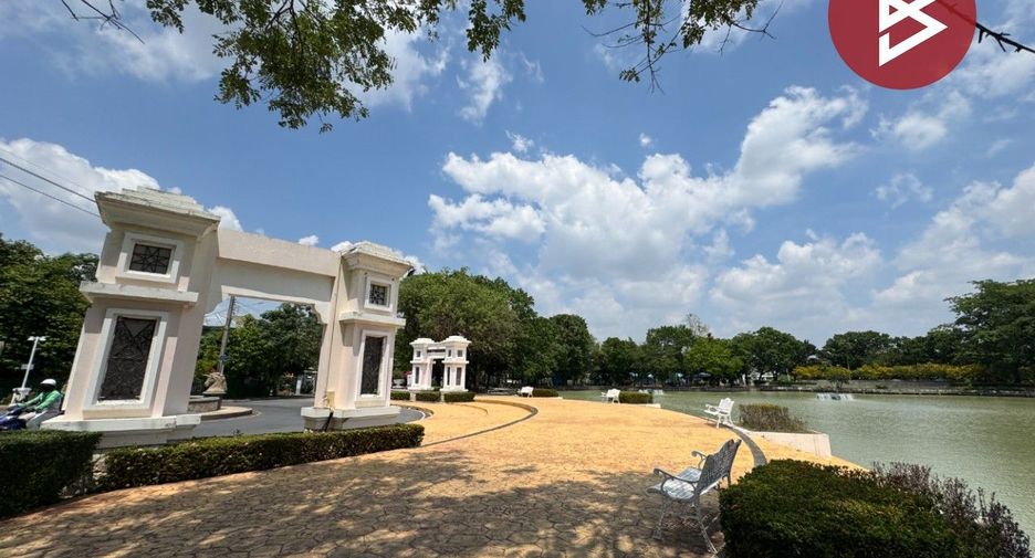 For sale 4 bedrooms house in Mueang Nonthaburi, Nonthaburi