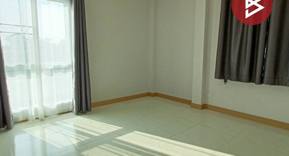 For sale 3 bedrooms house in Mueang Nakhon Sawan, Nakhon Sawan