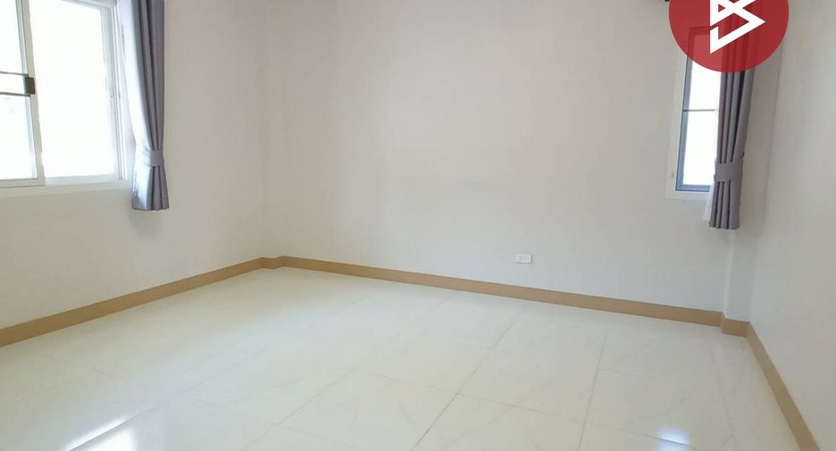 For sale 3 bedrooms house in Mueang Nakhon Sawan, Nakhon Sawan