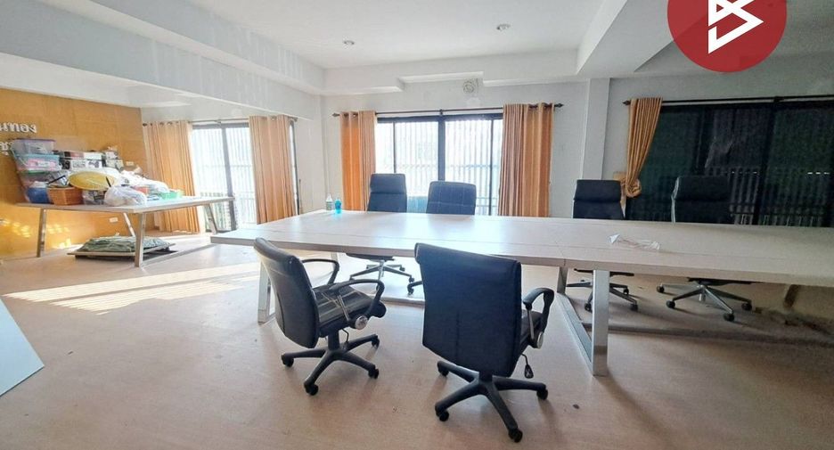 For sale 5 bedrooms retail Space in Chum Saeng, Nakhon Sawan