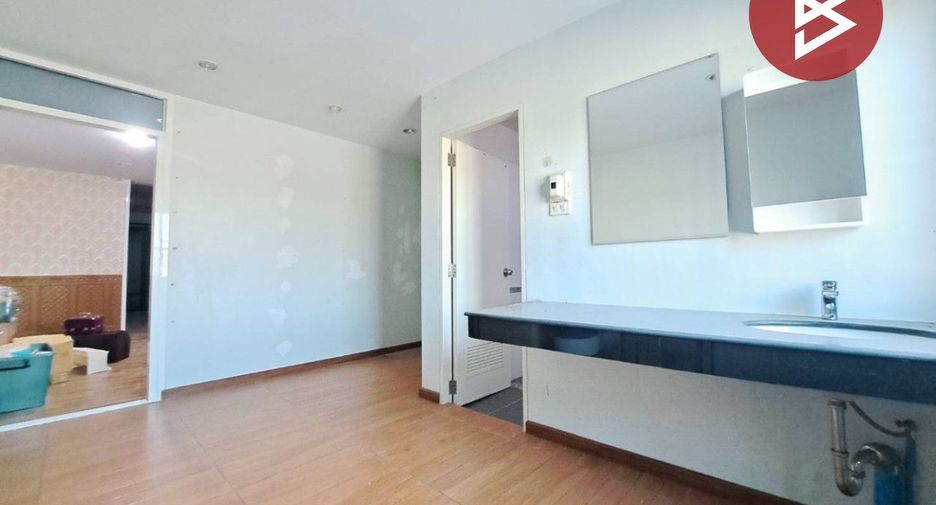 For sale 5 bedrooms retail Space in Chum Saeng, Nakhon Sawan