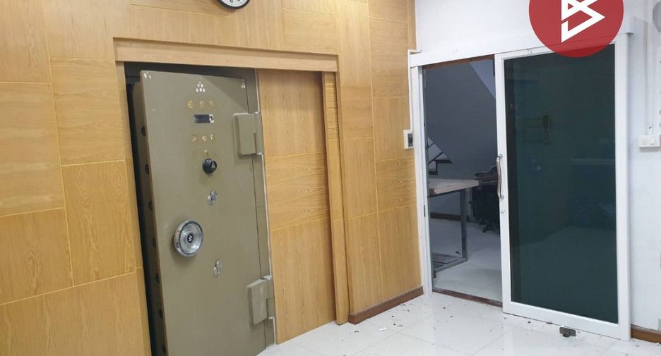 For sale 5 bedrooms retail Space in Chum Saeng, Nakhon Sawan