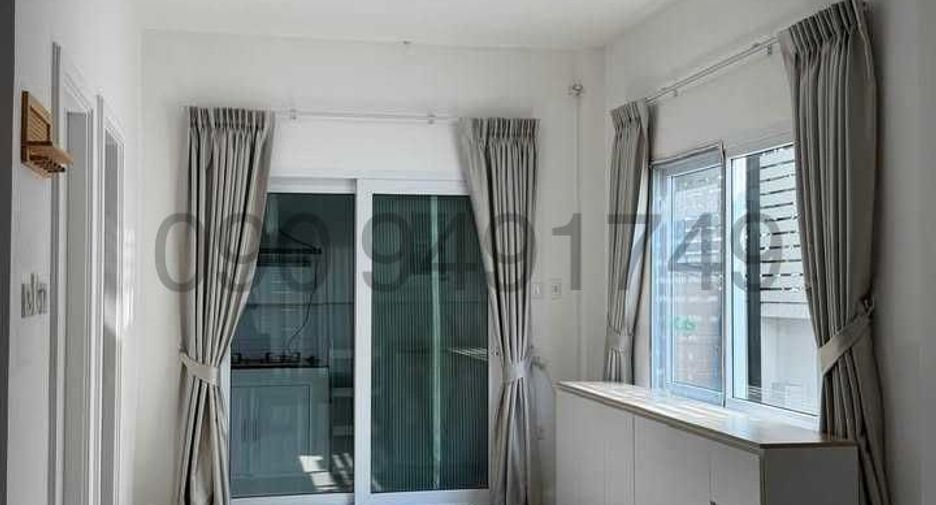 For rent 4 bedrooms townhouse in Khlong Sam Wa, Bangkok