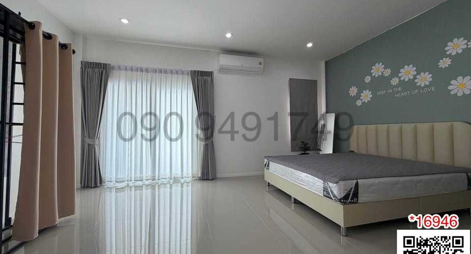 For rent 4 bedrooms townhouse in Khlong Sam Wa, Bangkok