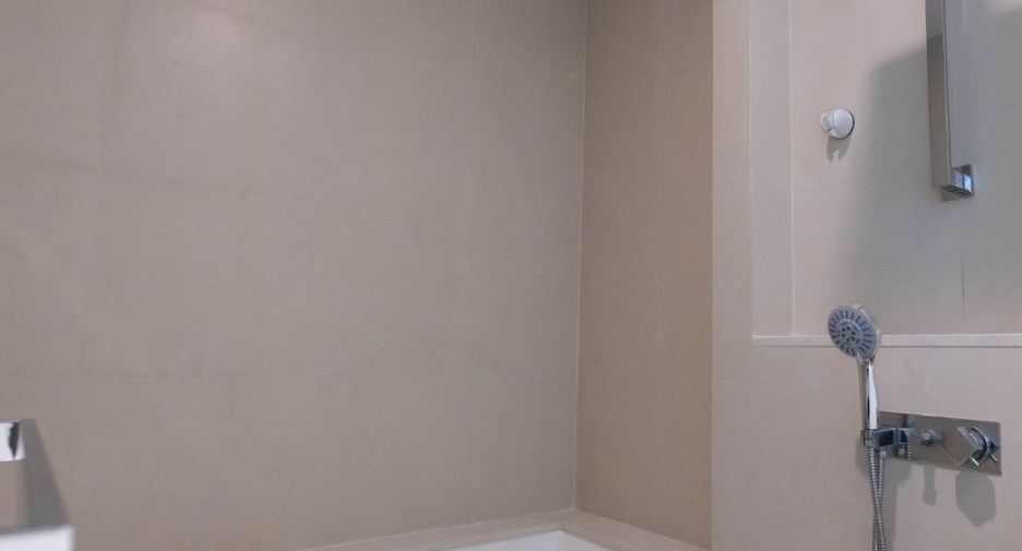 For rent 3 bedrooms condo in Sathon, Bangkok
