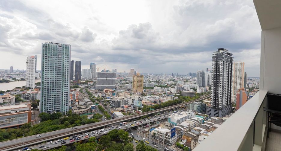 For rent 3 bedrooms condo in Sathon, Bangkok