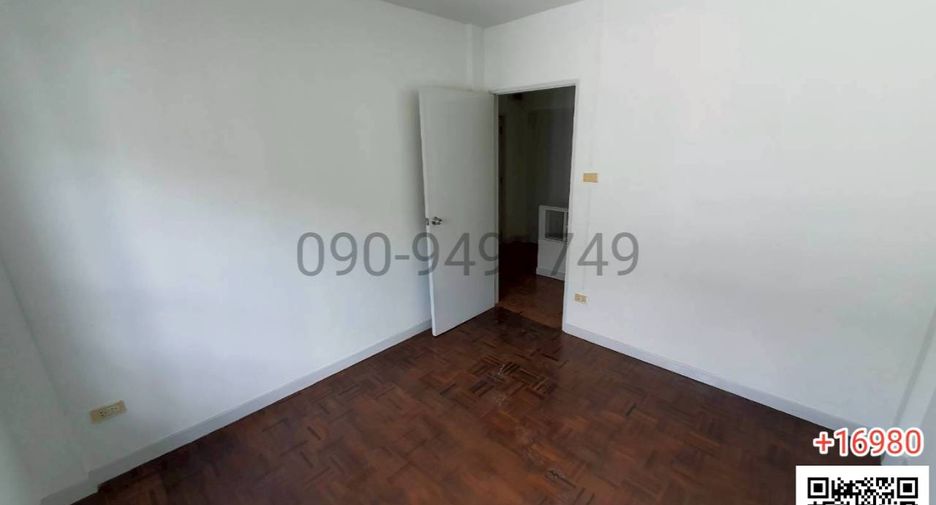 For sale 3 bedrooms townhouse in Mueang Samut Prakan, Samut Prakan