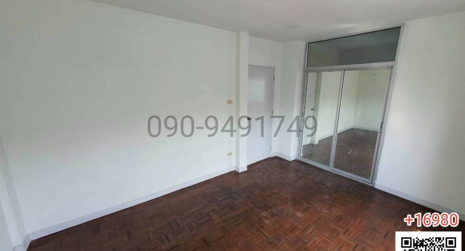 For sale 3 bedrooms townhouse in Mueang Samut Prakan, Samut Prakan