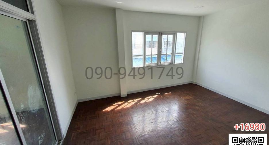 For sale 3 bedrooms townhouse in Mueang Samut Prakan, Samut Prakan