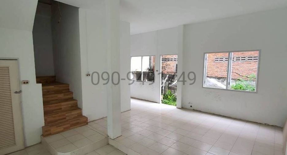 For sale 3 bedrooms townhouse in Mueang Samut Prakan, Samut Prakan