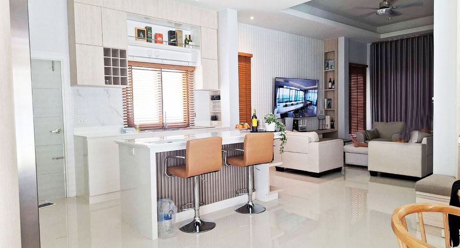 For rent and for sale 3 bedrooms villa in Bang Lamung, Chonburi