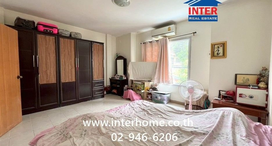 For sale 3 bedrooms townhouse in Min Buri, Bangkok