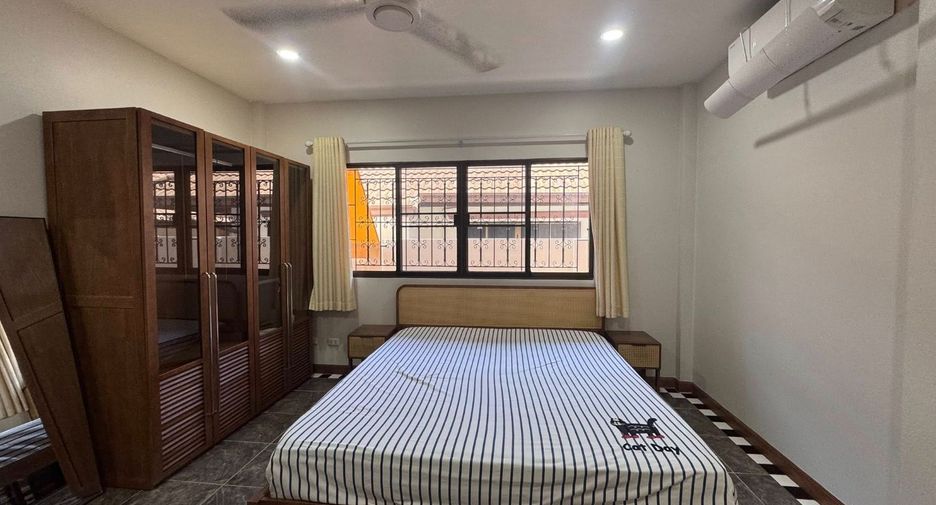 For rent 3 bedrooms villa in Bang Lamung, Chonburi