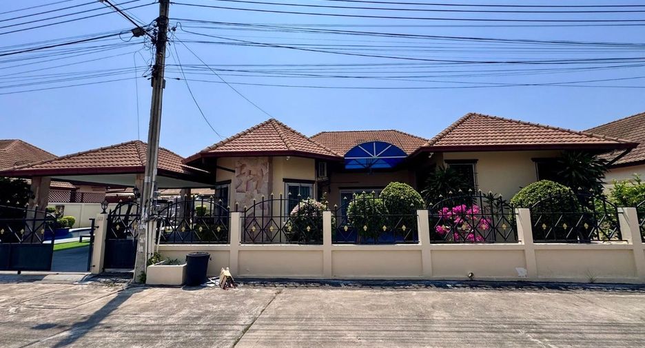 For rent 3 bedrooms villa in Bang Lamung, Chonburi