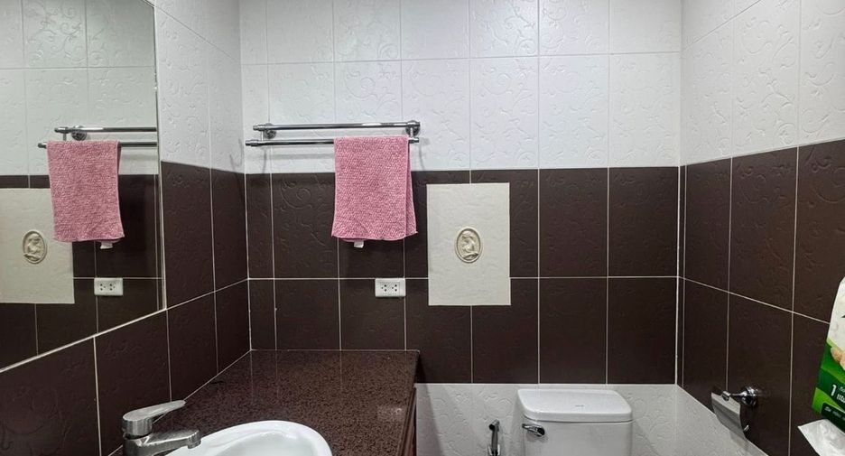 For rent 3 bedrooms villa in Bang Lamung, Chonburi