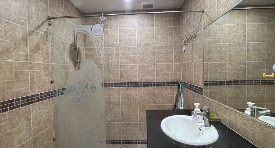 For rent 3 bedrooms villa in Bang Lamung, Chonburi