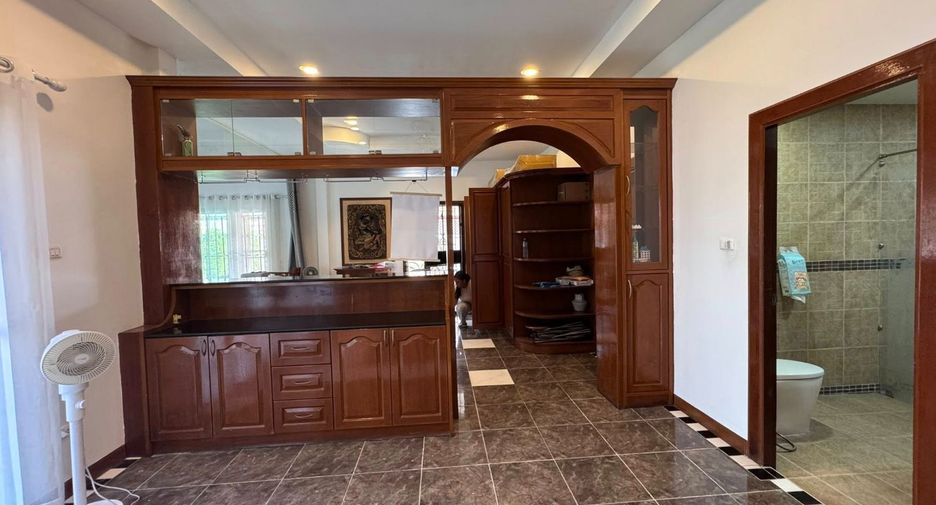 For rent 3 bedrooms villa in Bang Lamung, Chonburi