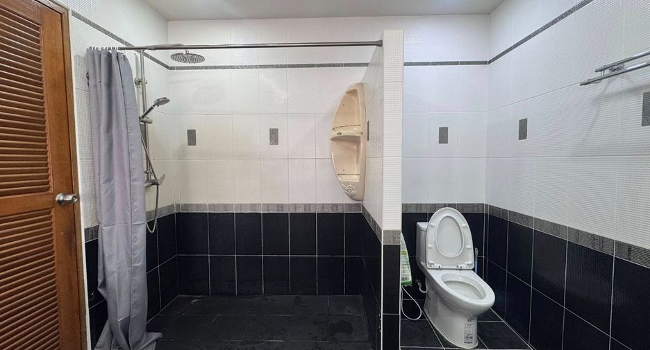 For rent 3 bedrooms villa in Bang Lamung, Chonburi