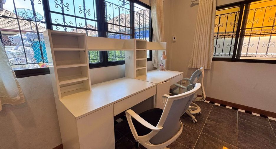For rent 3 bedrooms villa in Bang Lamung, Chonburi