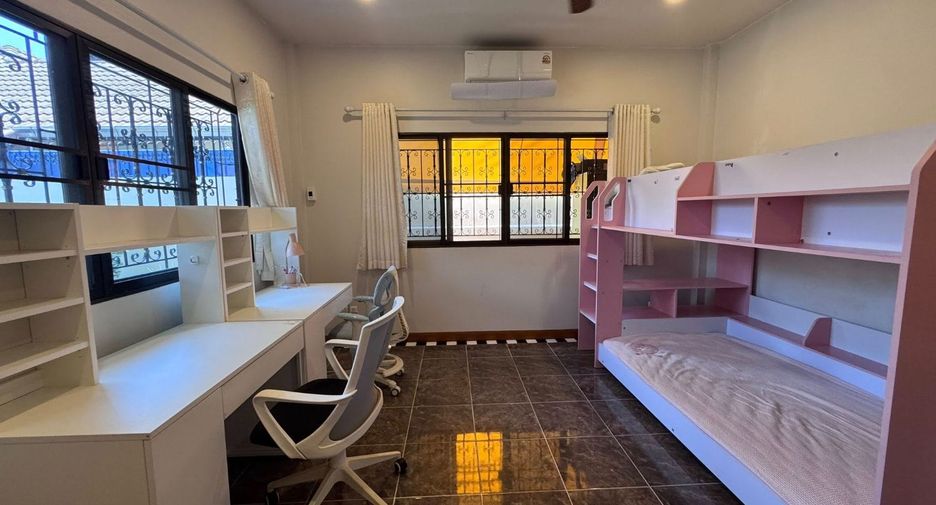 For rent 3 bedrooms villa in Bang Lamung, Chonburi
