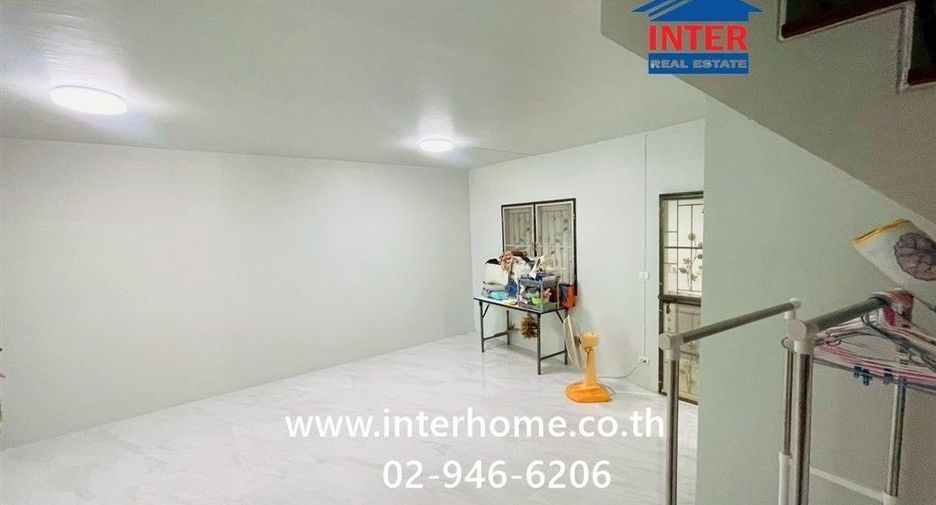 For sale 3 bedrooms townhouse in Mueang Chachoengsao, Chachoengsao