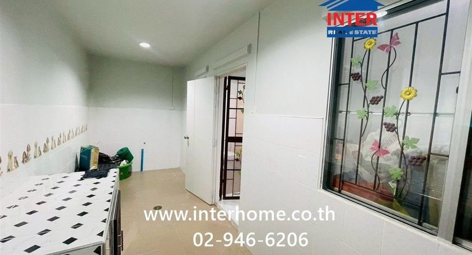 For sale 3 bedrooms townhouse in Mueang Chachoengsao, Chachoengsao