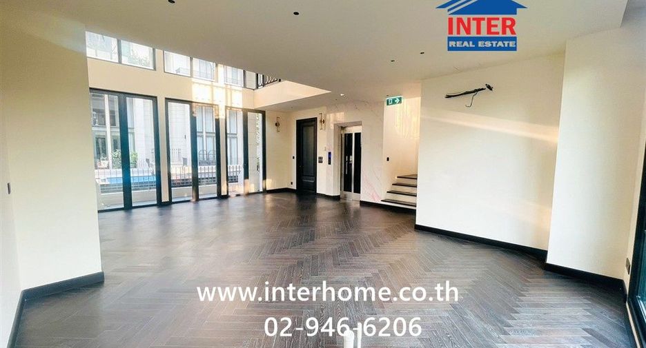 For sale 3 bedrooms townhouse in Yan Nawa, Bangkok