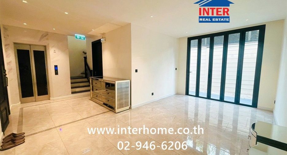 For sale 3 bedrooms townhouse in Yan Nawa, Bangkok