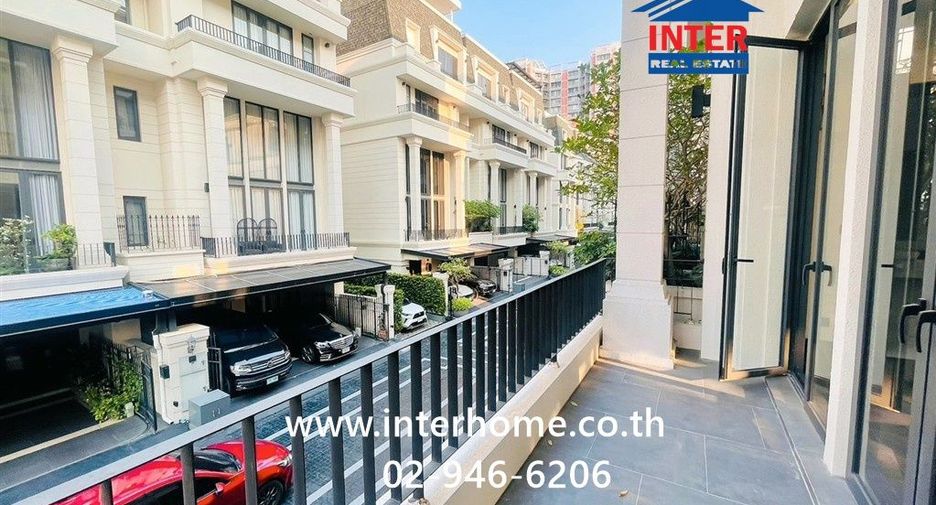 For sale 3 bedrooms townhouse in Yan Nawa, Bangkok