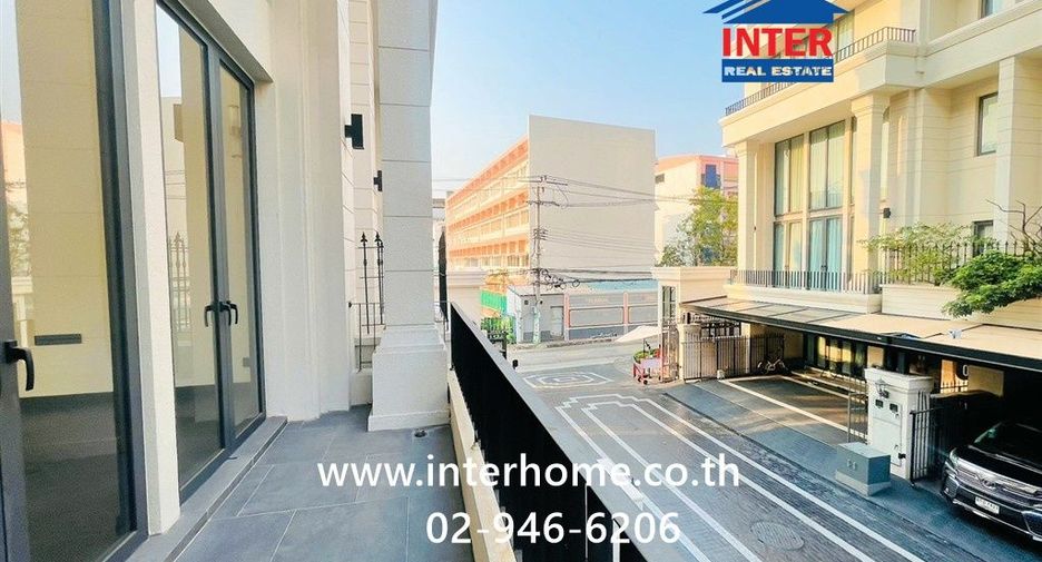 For sale 3 bedrooms townhouse in Yan Nawa, Bangkok