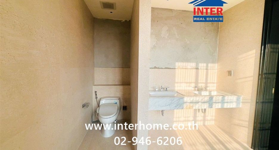 For sale 3 bedrooms townhouse in Yan Nawa, Bangkok