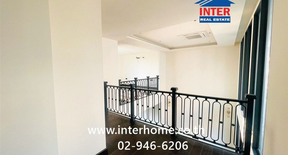 For sale 3 bedrooms townhouse in Yan Nawa, Bangkok
