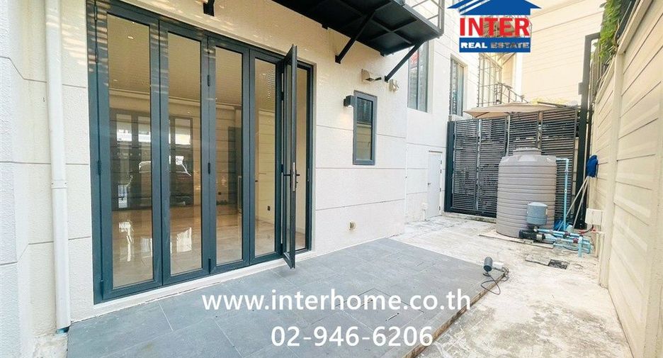 For sale 3 bedrooms townhouse in Yan Nawa, Bangkok
