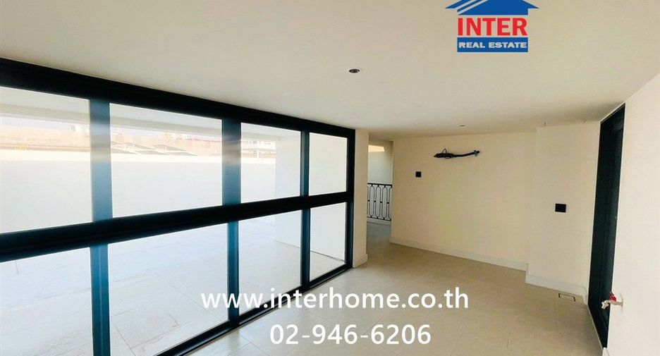 For sale 3 bedrooms townhouse in Yan Nawa, Bangkok
