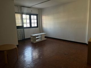 Reihenhaus zur Miete mit 6 Zimmer in Huai Khwang, Bangkok