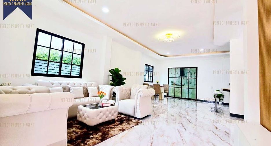 For sale 4 bedrooms house in Khlong Sam Wa, Bangkok