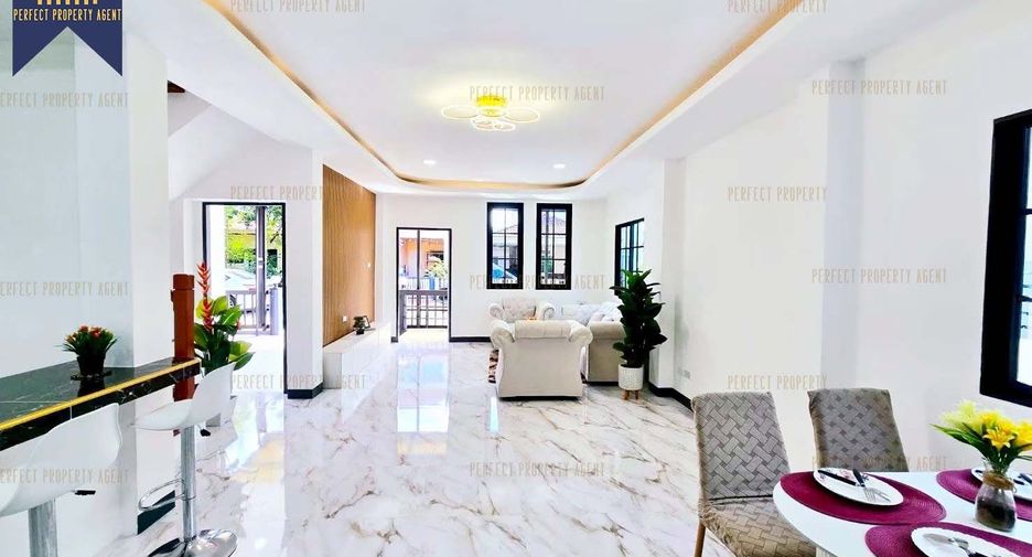 For sale 4 bedrooms house in Khlong Sam Wa, Bangkok