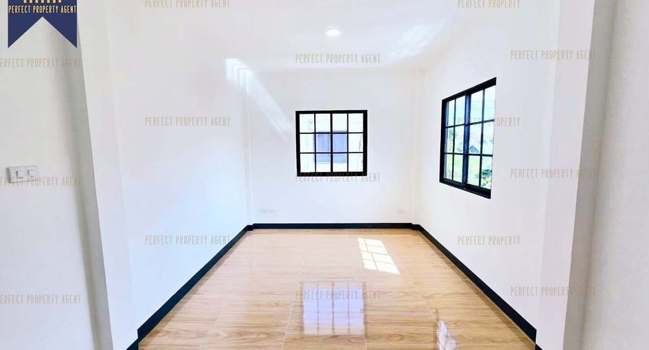 For sale 4 bedrooms house in Khlong Sam Wa, Bangkok