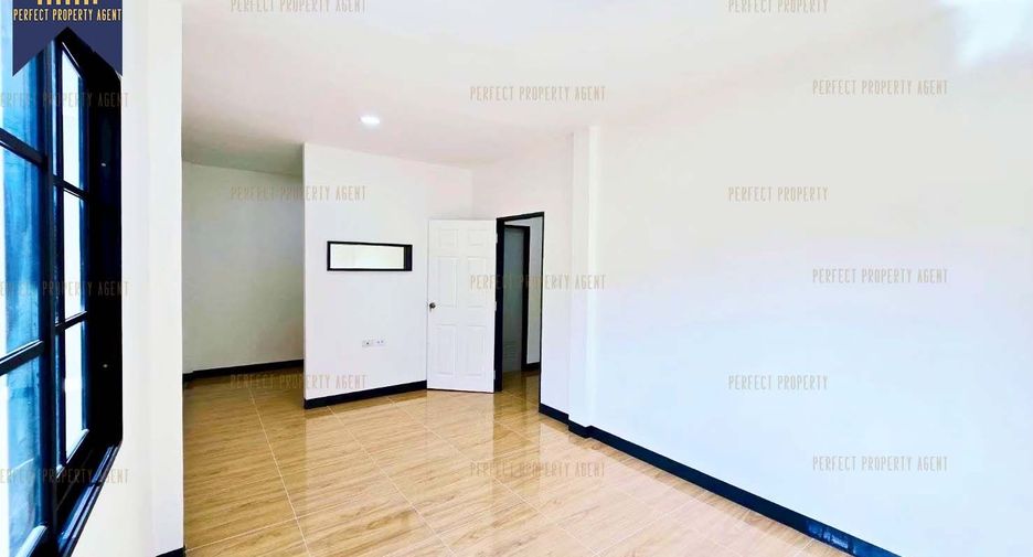 For sale 4 bedrooms house in Khlong Sam Wa, Bangkok