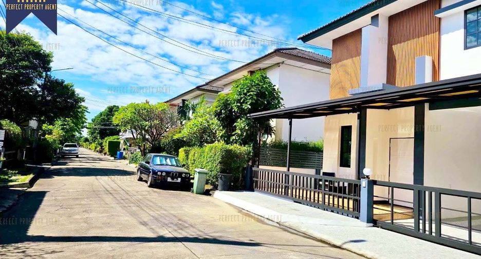 For sale 4 bedrooms house in Khlong Sam Wa, Bangkok