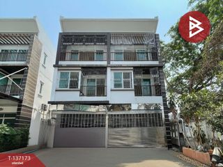 À vendre 5 chambres maison de ville à Phasi Charoen, Bangkok
