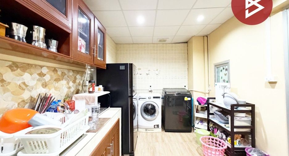 For sale 2 bedrooms townhouse in Bang Sao Thong, Samut Prakan