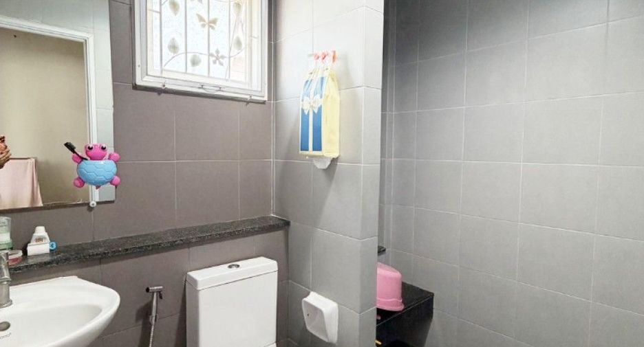 For sale 2 bedrooms townhouse in Bang Sao Thong, Samut Prakan