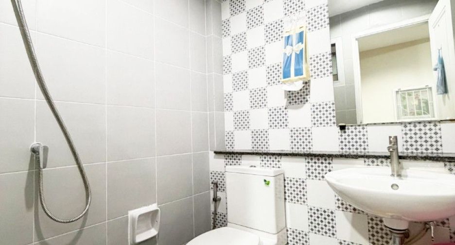 For sale 2 bedrooms townhouse in Bang Sao Thong, Samut Prakan